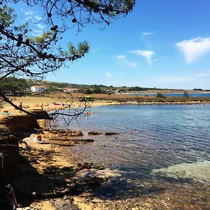 Apartman Azriel, Vir